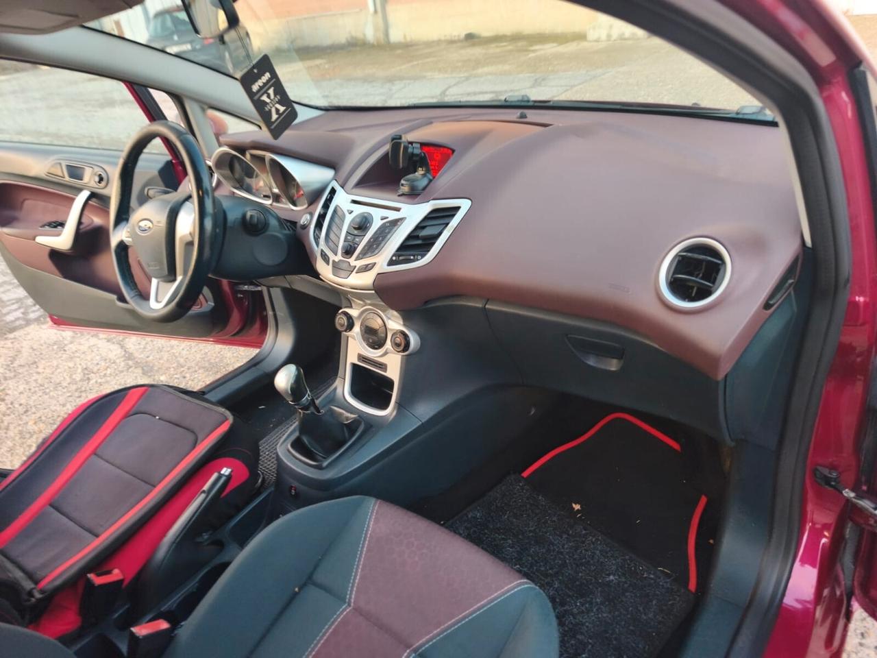 Ford Fiesta Titanium 2010---1.4 Benzina GPL