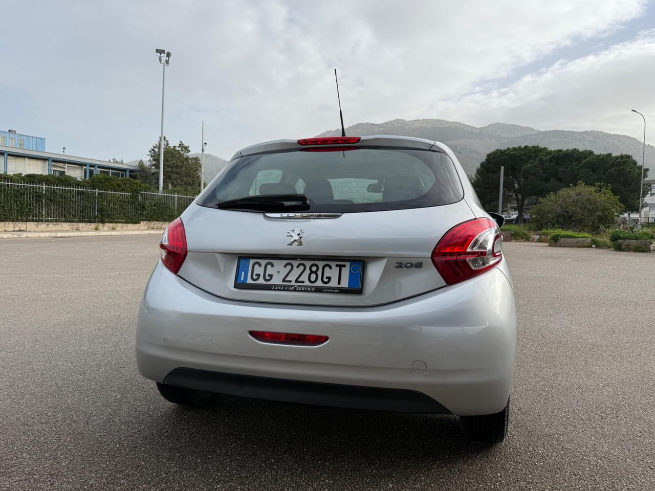 Peugeot 208 1.4 HDi 68 CV 5 porte Allure