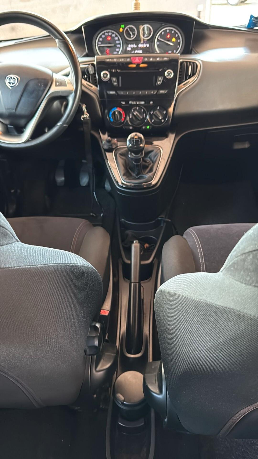 Lancia Ypsilon 1.2 69 CV 5 porte GPL Ecochic Silver