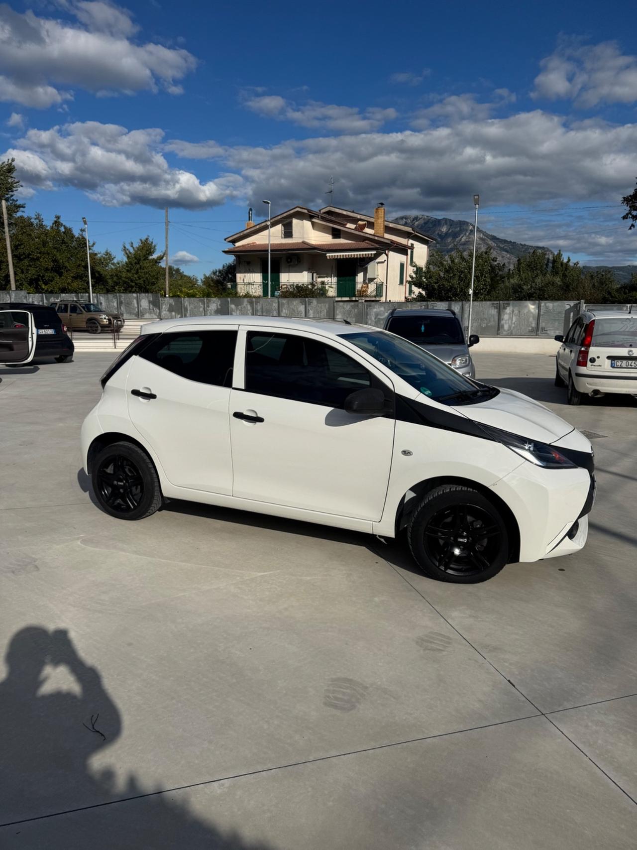 Toyota Aygo 1.0 VVT-i 69 CV 5 porte x-cite TSS MMT