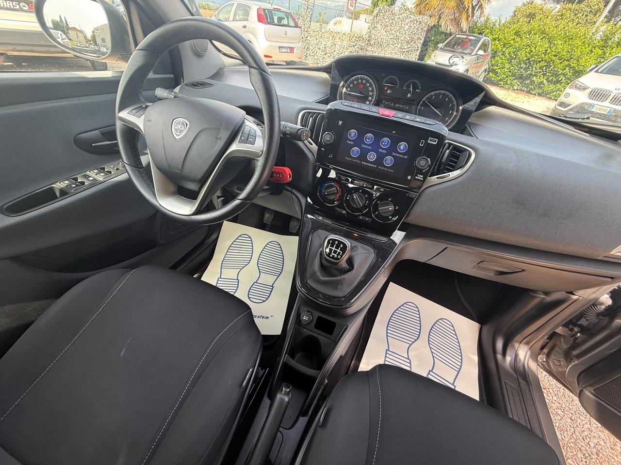 Lancia Ypsilon 1.0 FireFly 5 porte S&S Hybrid Alberta Ferretti