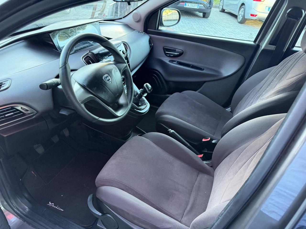 Lancia Ypsilon 1.2 69 CV 5 porte - NEOPATENTATI