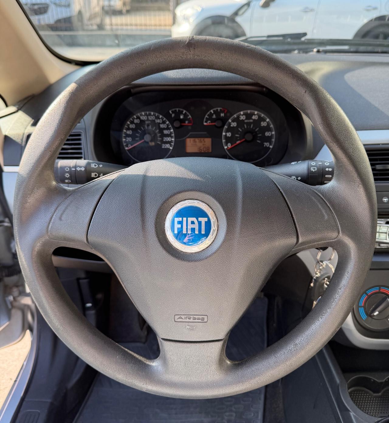 Fiat Grande Punto 1.4 5 p- neopatentati-garanzia 12mesi