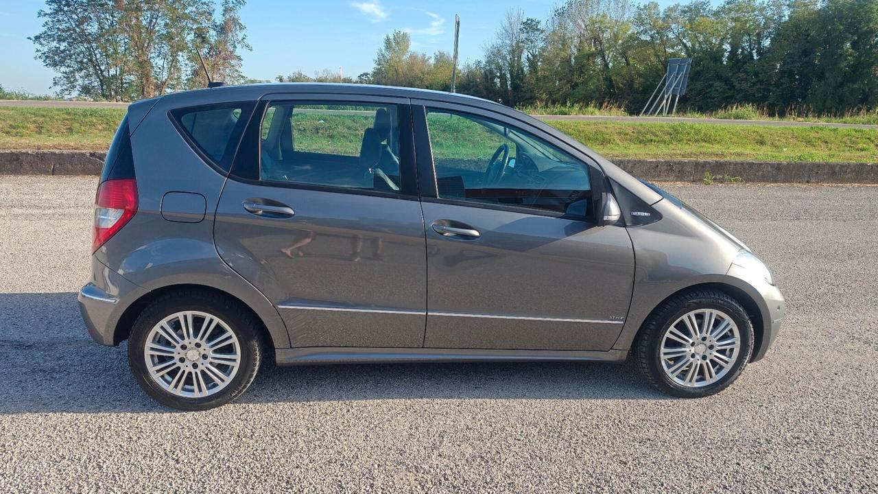 Mercedes A160 Benzina – Tagliandata, Gomme Nuove, Garanzia 12 Mesi