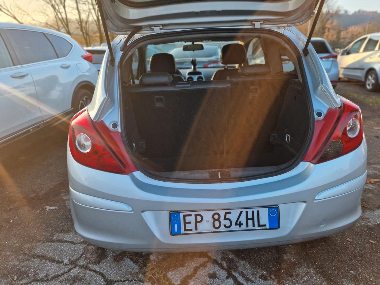 Opel Corsa 1.2 3 porte b-color