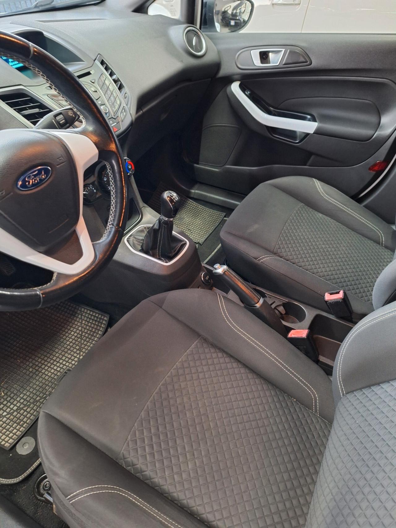 Ford Fiesta 1.5 TDCi 75CV 5 porte Black & White Edition E6