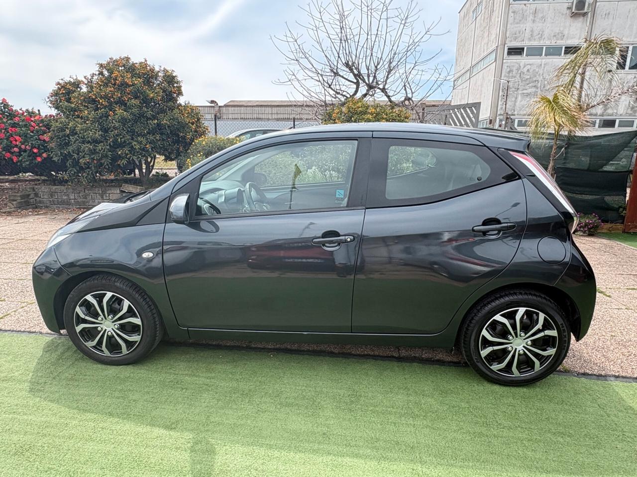 Toyota Aygo 1.0 VVT-i 69 CV 5 porte x-business