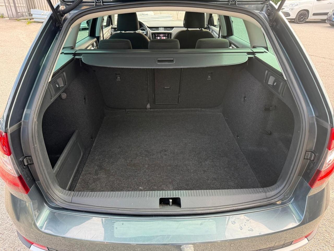 Skoda Octavia 2.0 TDI SCR 184 CV DSG Wagon 4x4 Scout