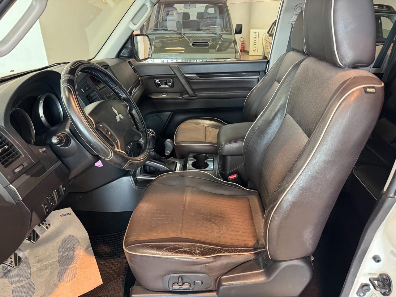 Mitsubishi Pajero 3 Porte Pajero 3.2 cr Intense 200cv 3p