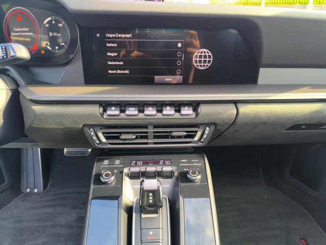 PORSCHE 911 Carrera GTS