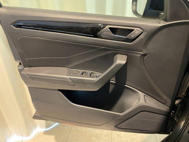 VOLKSWAGEN T-Roc 1.5 TSI R-Line LED Plus ACC Park Assist AppConnect