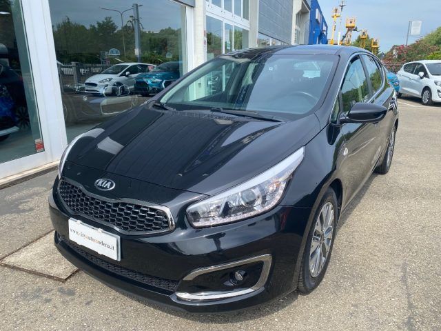 KIA cee&#x27;d 1.6 CRDi 110CV 5 porte Cool NAVI+RETR.