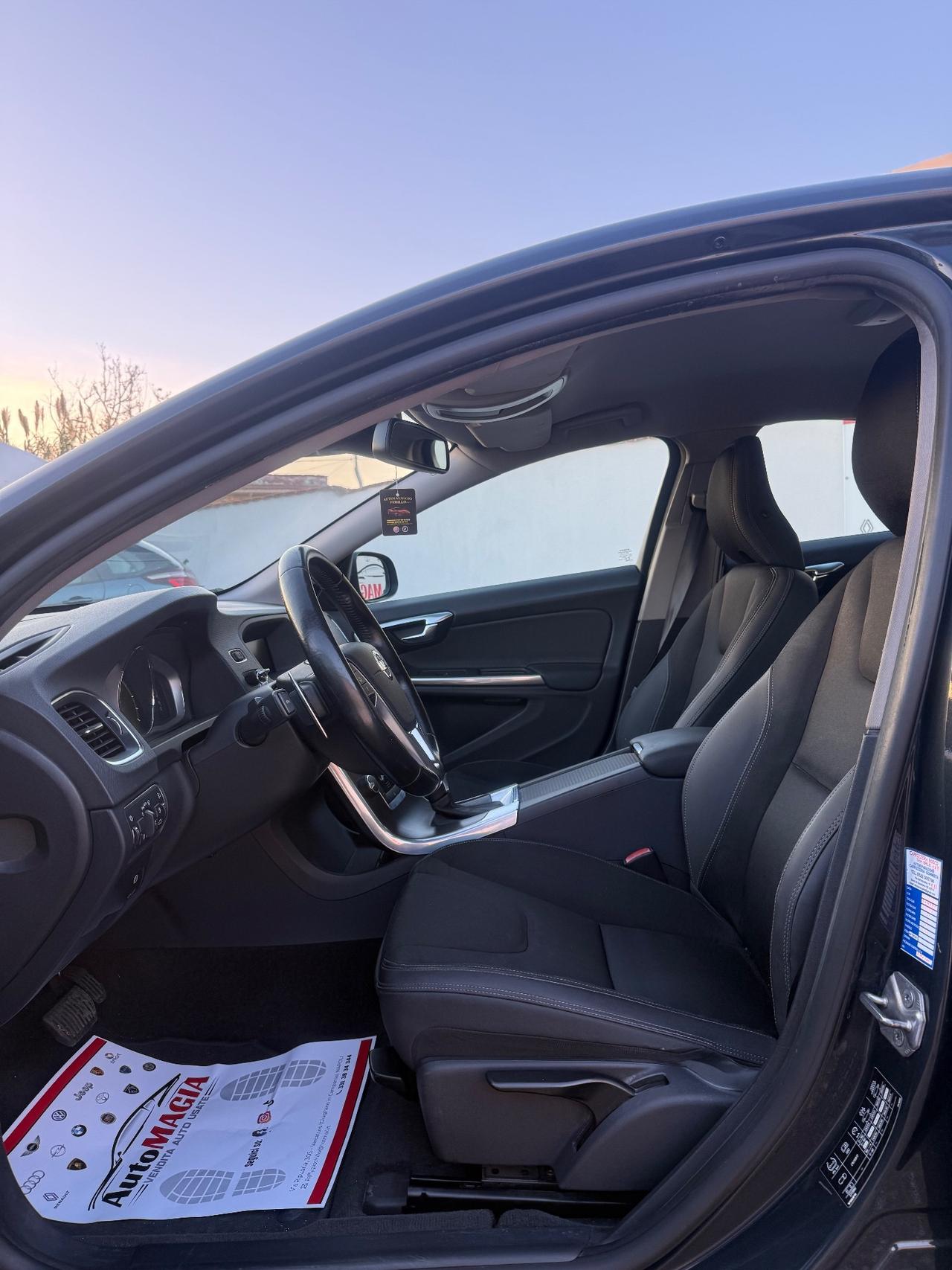 Volvo S60 D5 AWD Geartronic Momentum