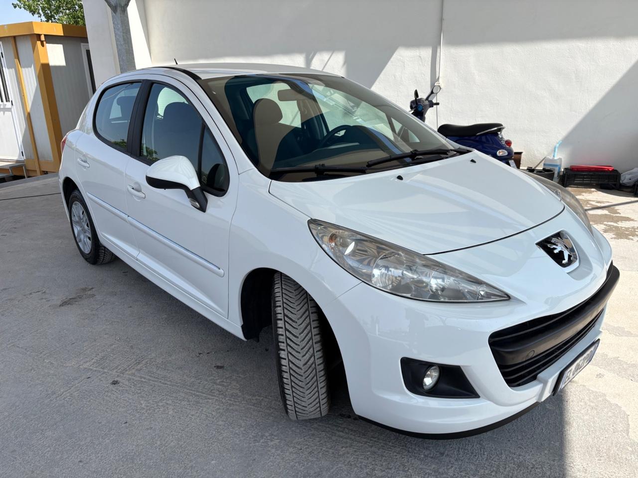 Peugeot 207 1.4 HDi 70CV 5p. Active