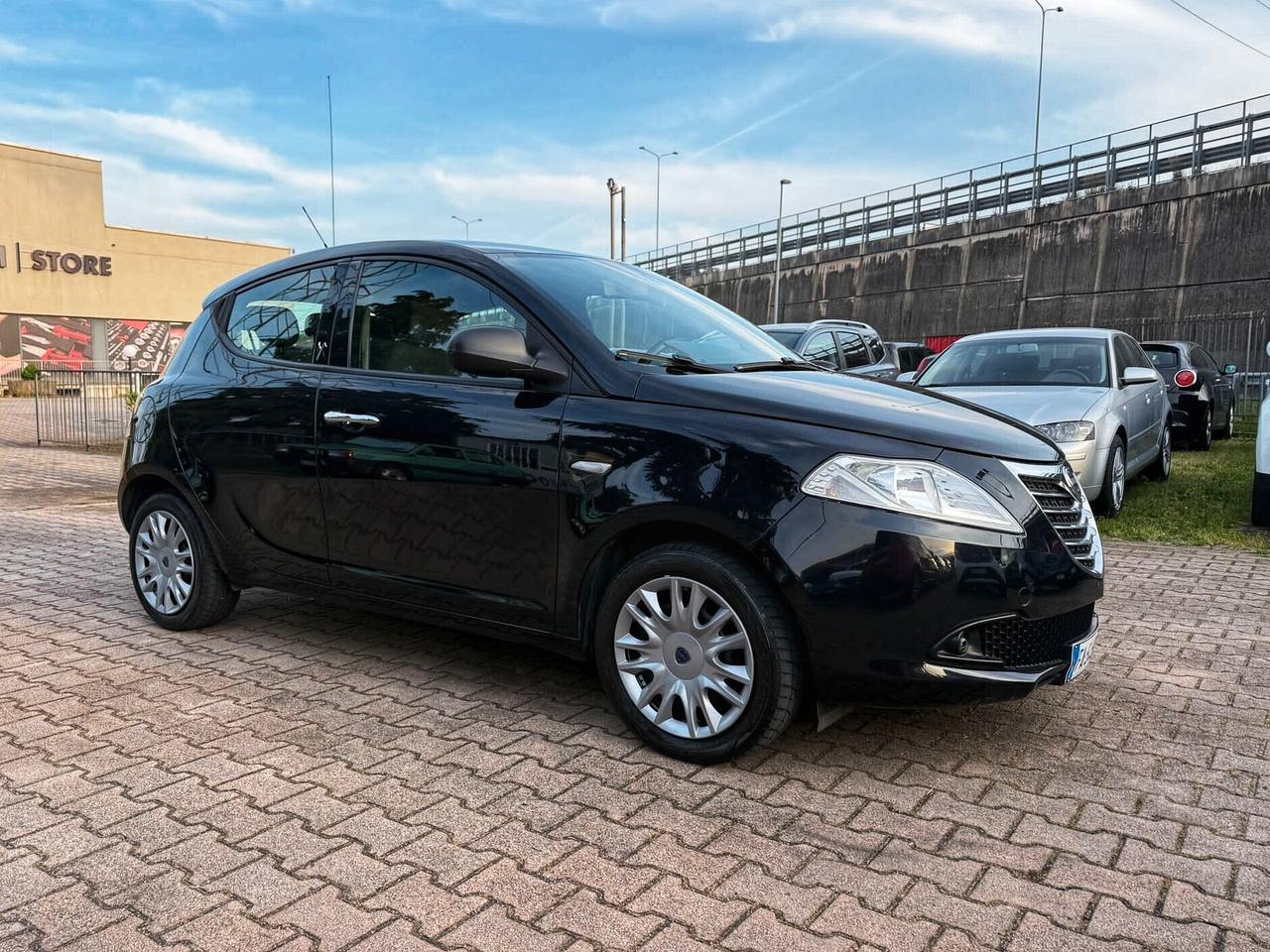 Lancia Ypsilon 1.2 69 CV 5 porte GPL Ecochic OK NEOPATENTATI