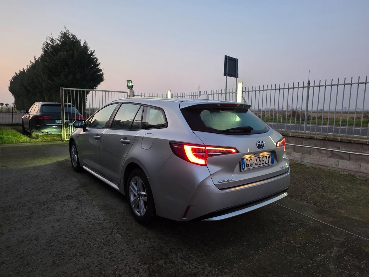 Toyota Corolla Touring Sports 1.8 Hybrid Business Tech
