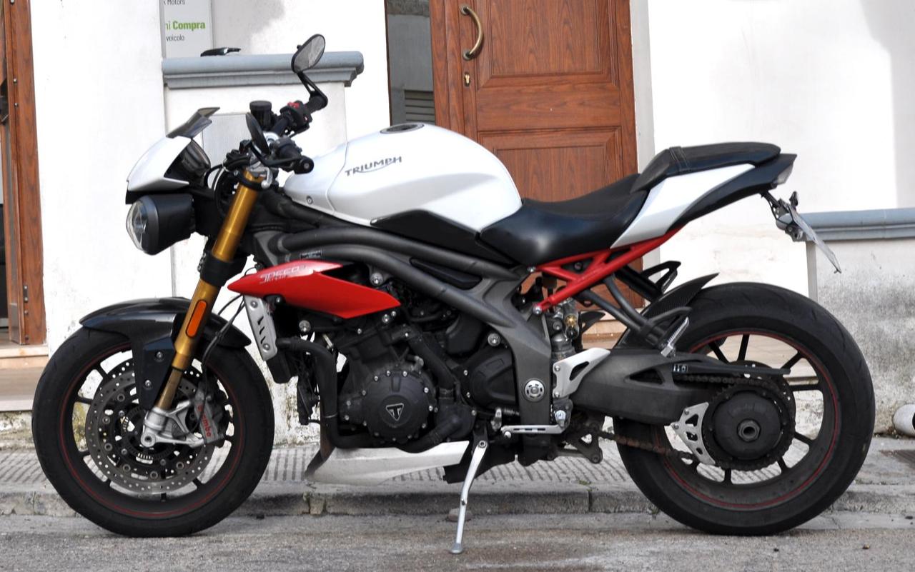 Triumph Speed Triple R 1050