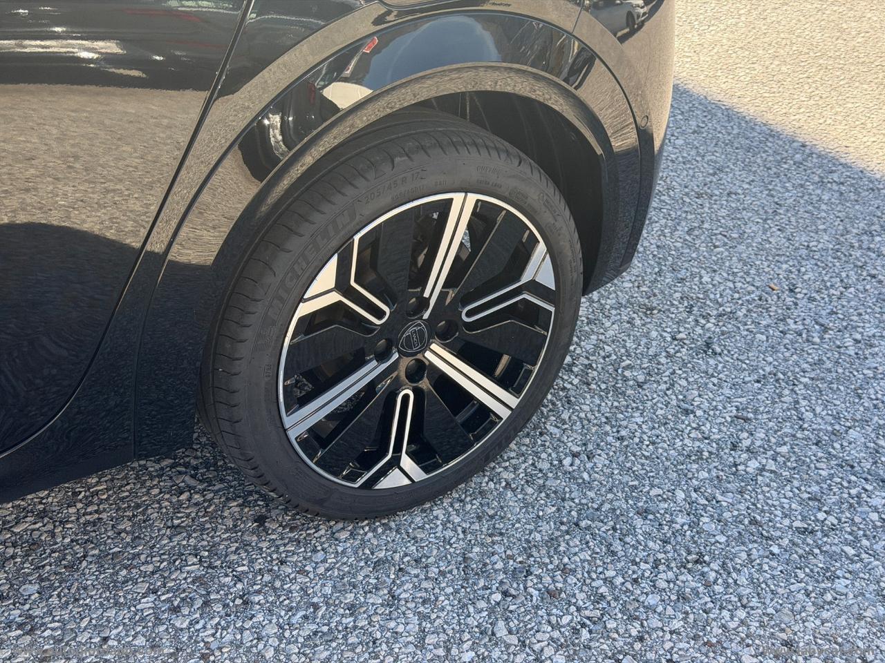 LANCIA Ypsilon Hybrid e-DCT LX