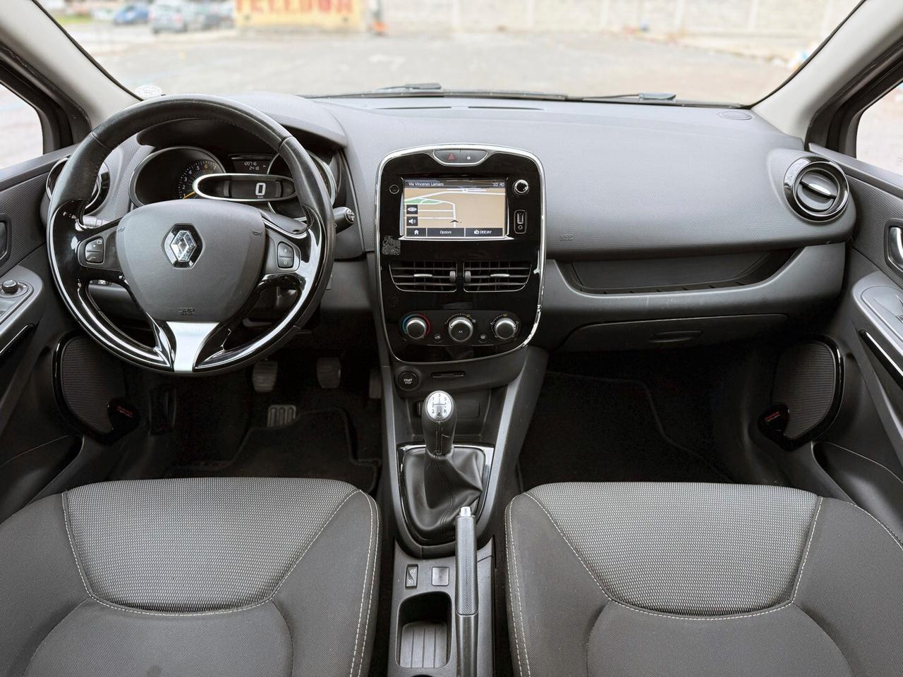 Renault Clio 1.2 75CV 5 porte - 2015 *NEOPATENTATI*GARANZIA*