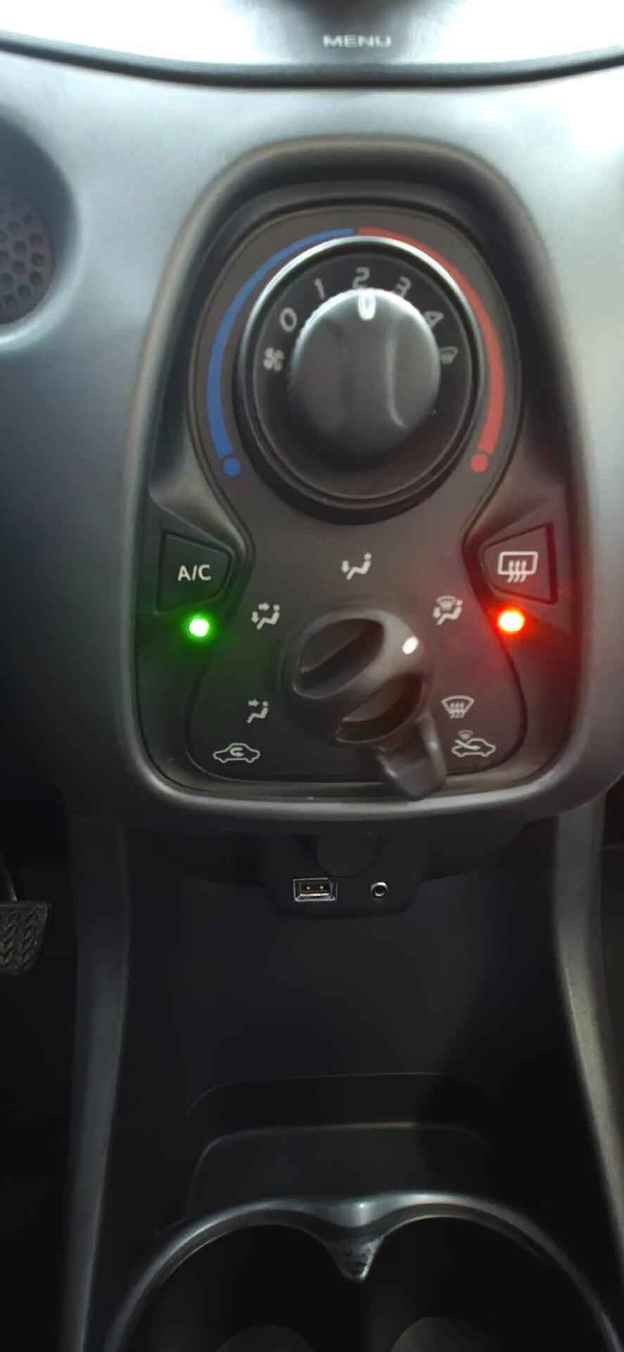 Toyota Aygo Connect 1.0 VVT-i 72 CV 5 porte x-clusiv