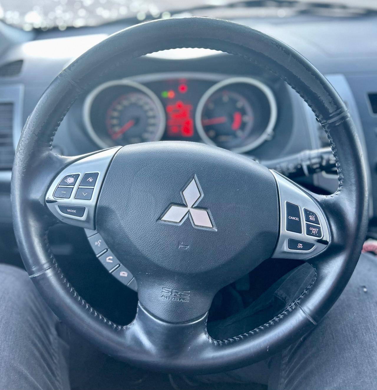 Mitsubishi Outlander 2.0 DI-D Instyle 7 POSTI