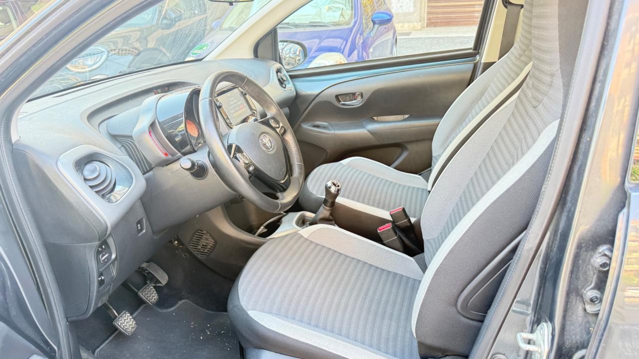Toyota Aygo 1.0 VVT-i 72 CV 5 porte x-play LED NAVI CAR PLAY KAMER PDC BLUETOOTH CERCHI 16