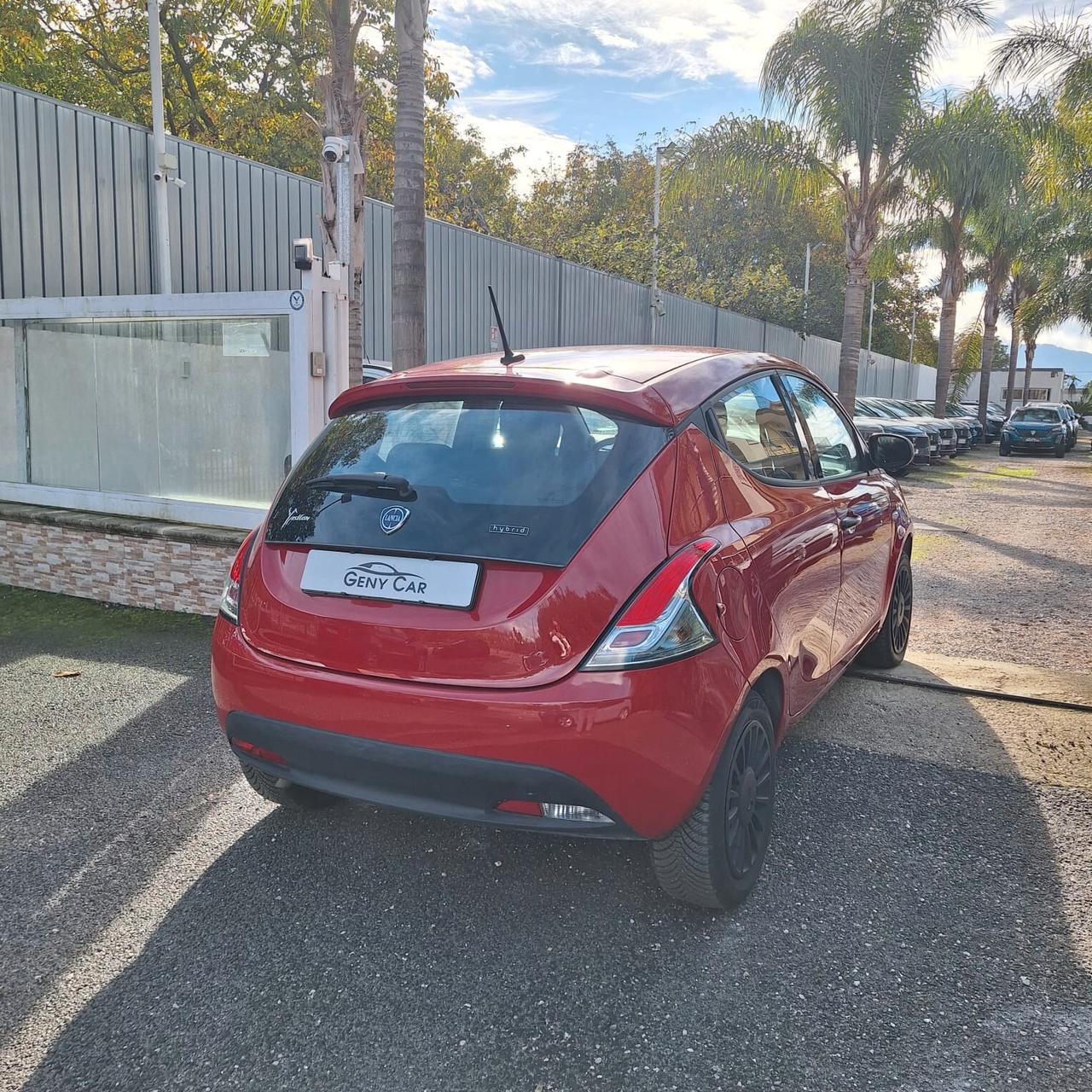 LANCIA YPSILON 1.0 FIREFLY S&S HYBRID ECOCHIC GOLD