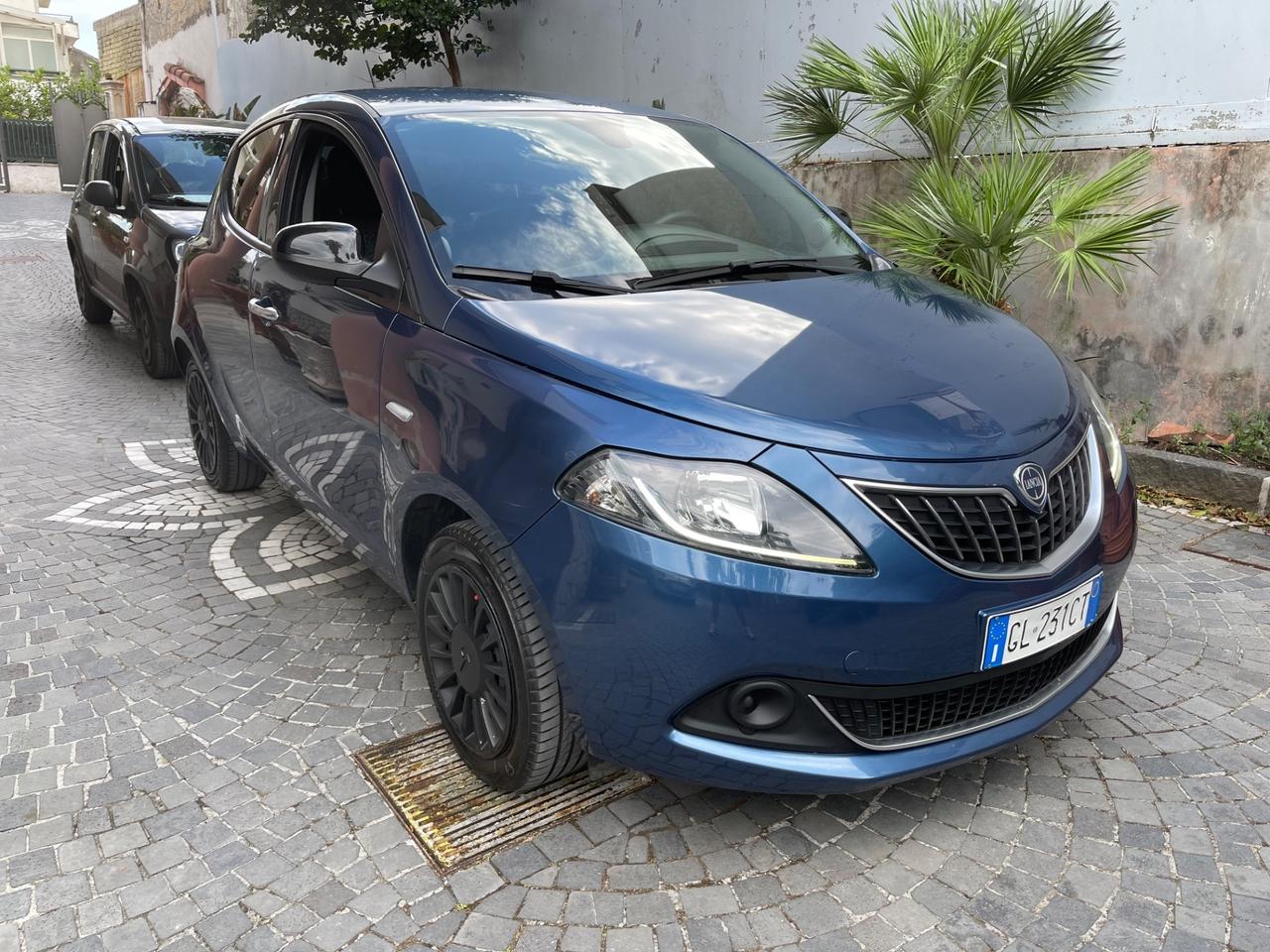 Lancia Ypsilon Hybrid LED UCONNECT