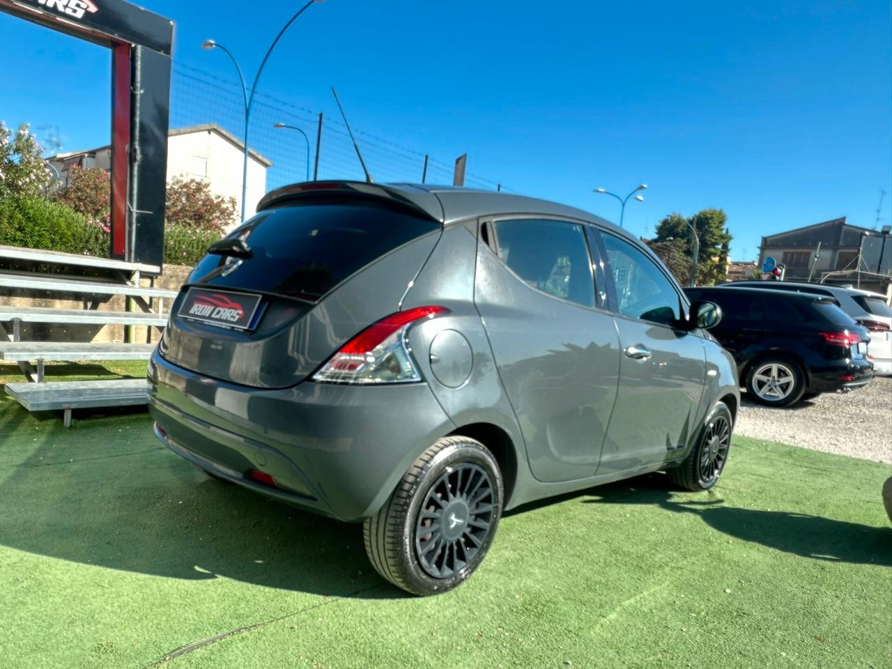 Lancia Ypsilon 1.2 69 CV 5 porte Silver