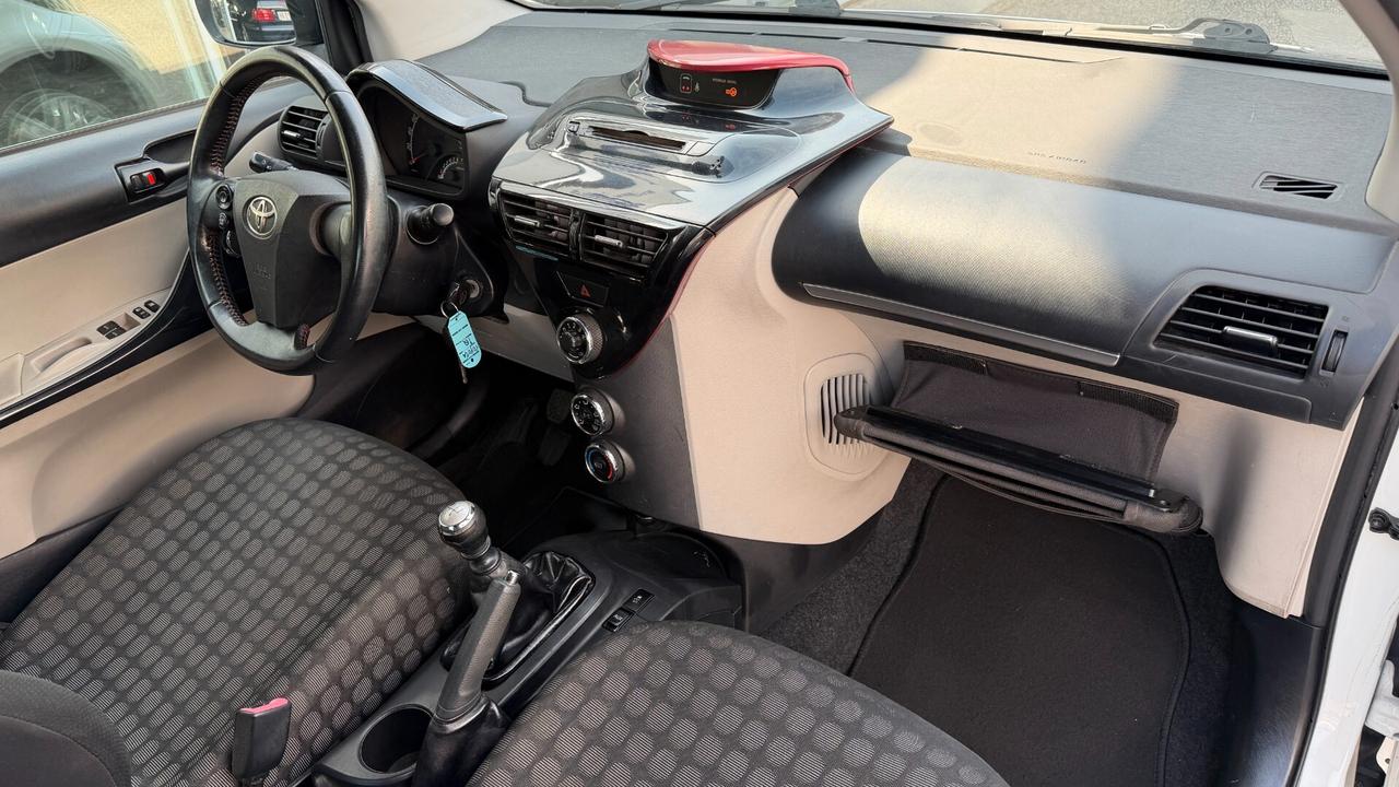 Toyota iQ 1.0 CVT Trend