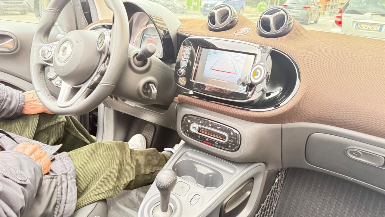 Smart ForTwo 70 1.0 twinamic cabrio Perfect LED NAVI KAMERA PDC PELLE CERCHI 15 BLUETOOTH BRACCIOLO