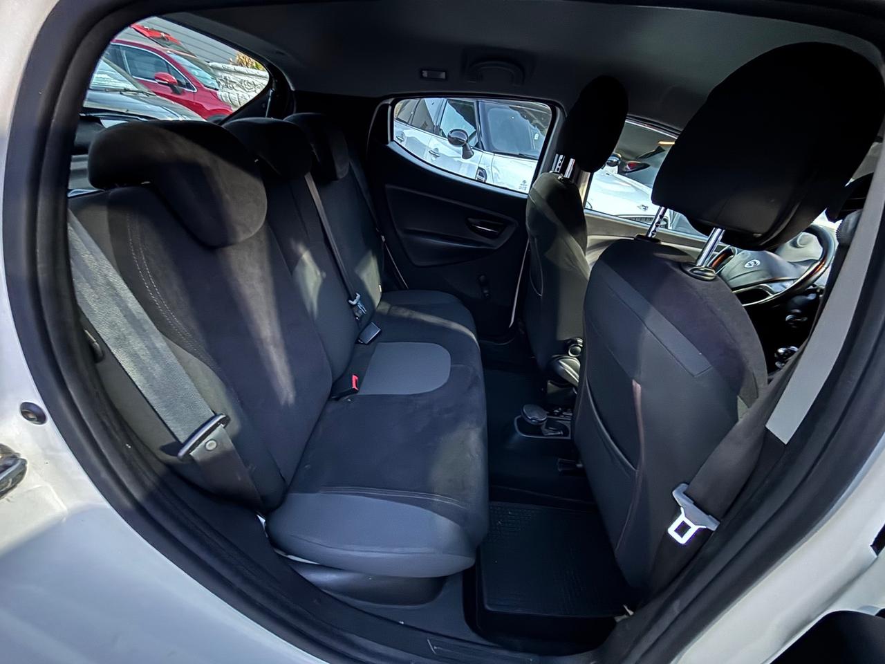 Lancia Ypsilon 1.2 69 CV 5 porte S&S Silver