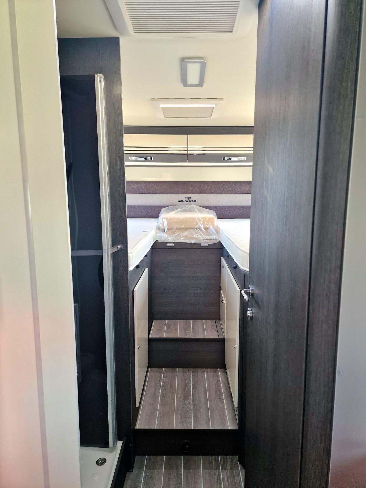 Roller Team semi integrale del 2025 in saldo 700