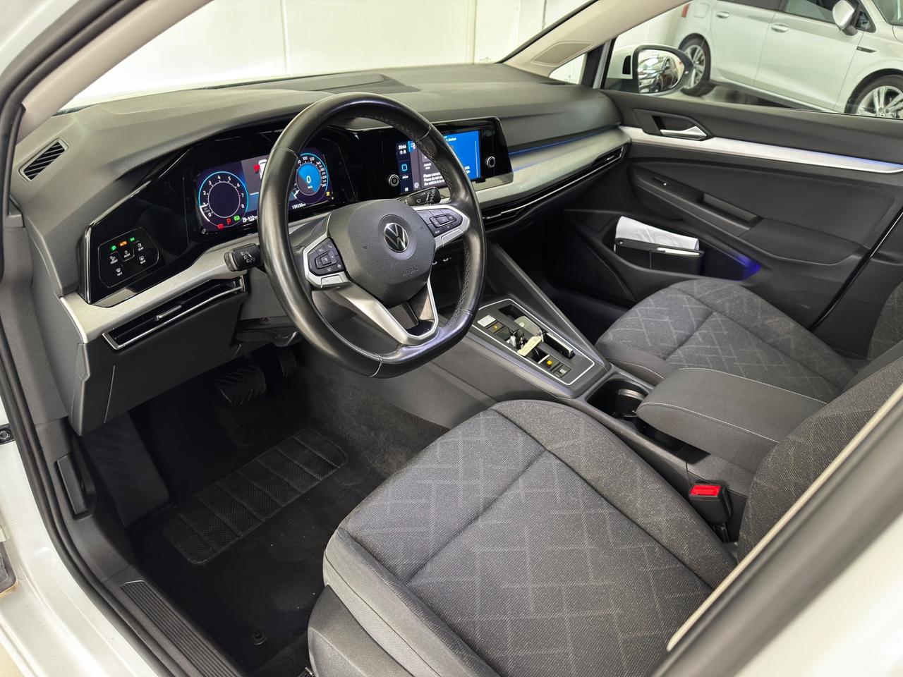 Volkswagen Golf 1.0 TSI Business DSG 110cv