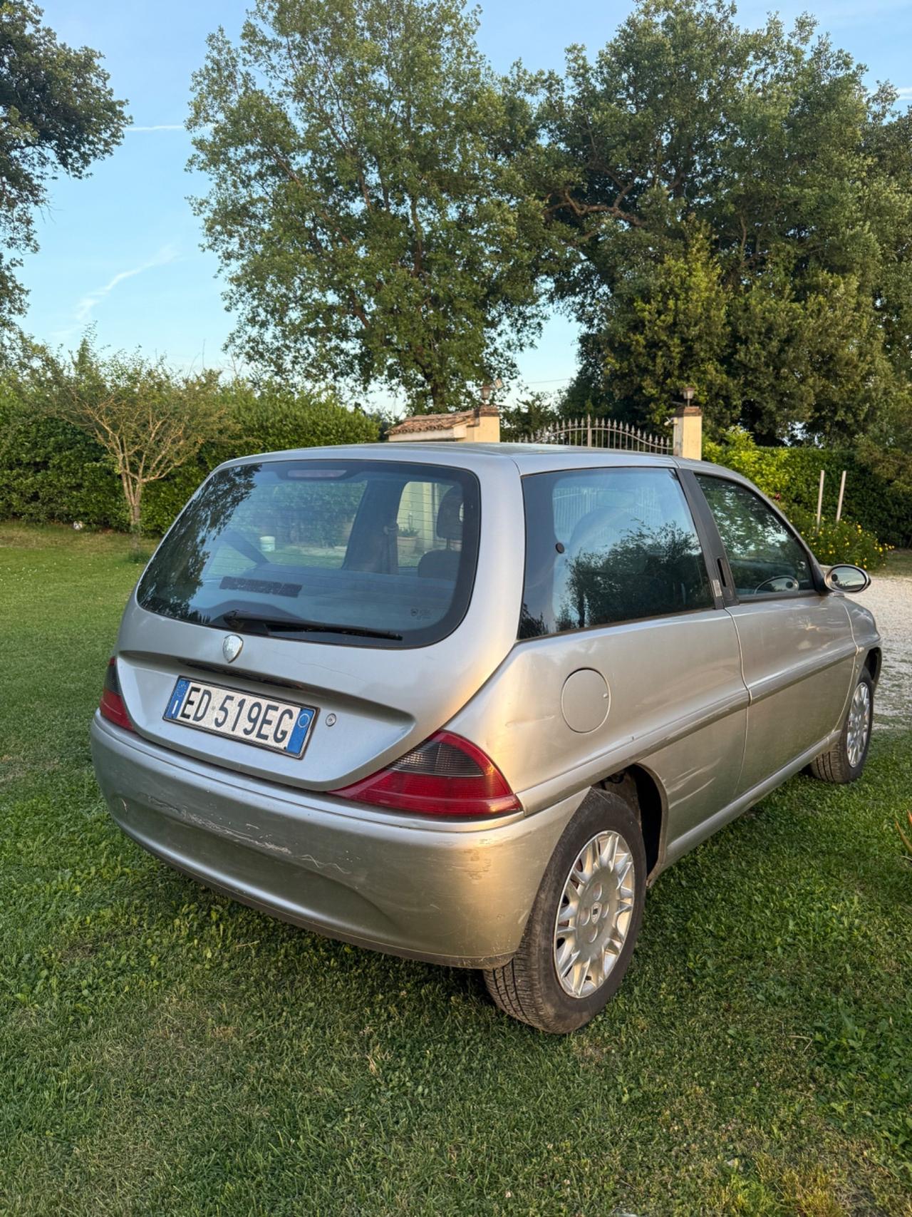 Lancia Ypsilon 1.2 16V Platino