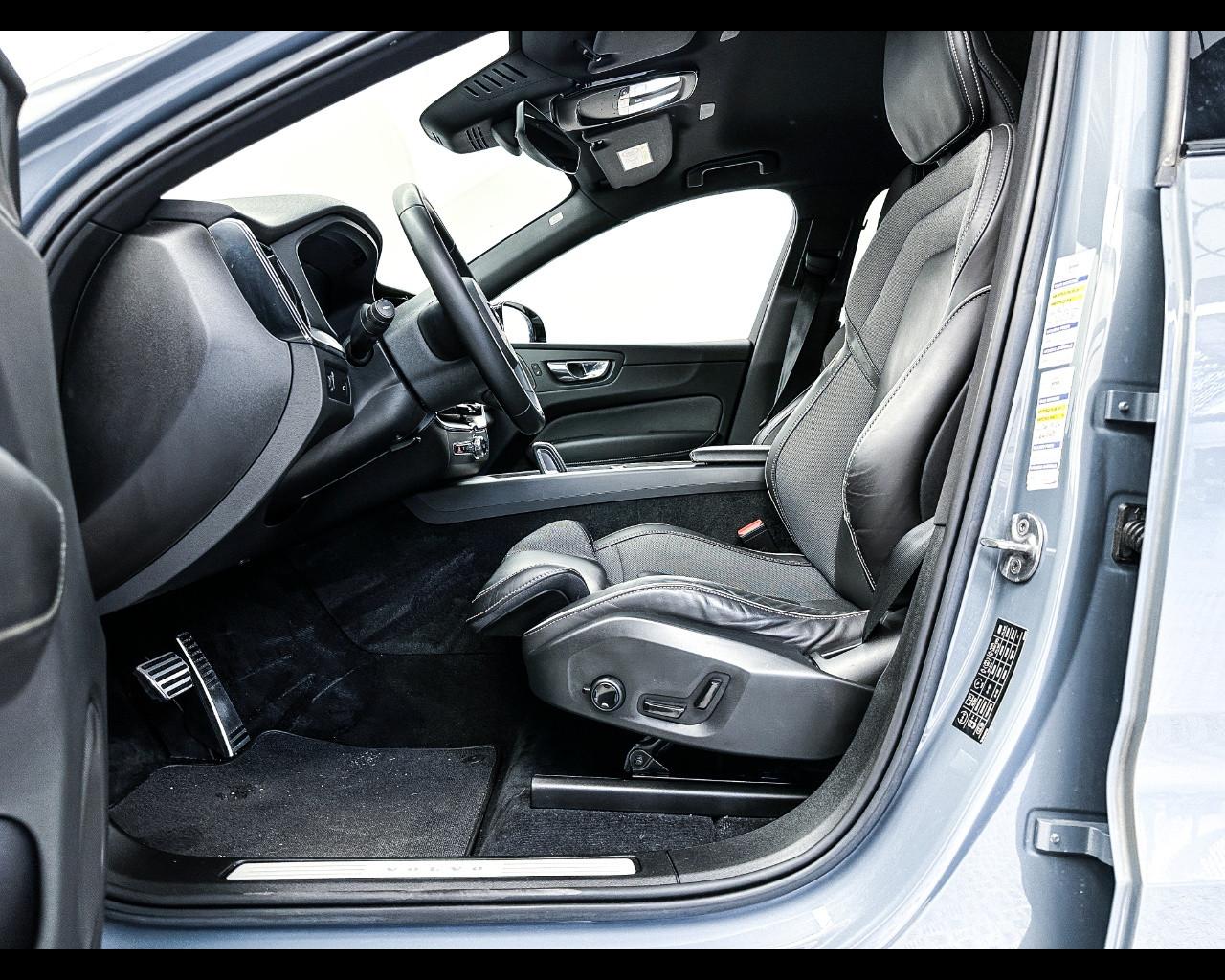 VOLVO XC60 (2017-->) - XC60 B4 (d) AWD automatico Plus Dark