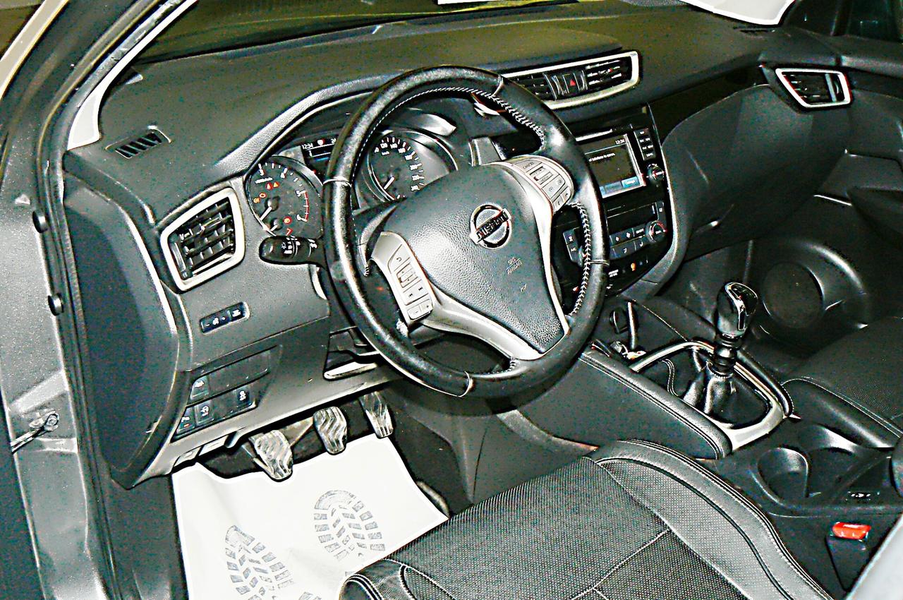 Nissan Qashqai 1.6 dCi 2WD Tekna - 1053