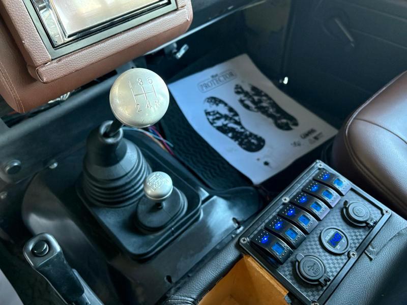 LAND ROVER DEFENDER 90