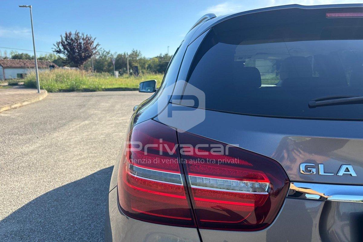 MERCEDES GLA 200 d Automatic Sport