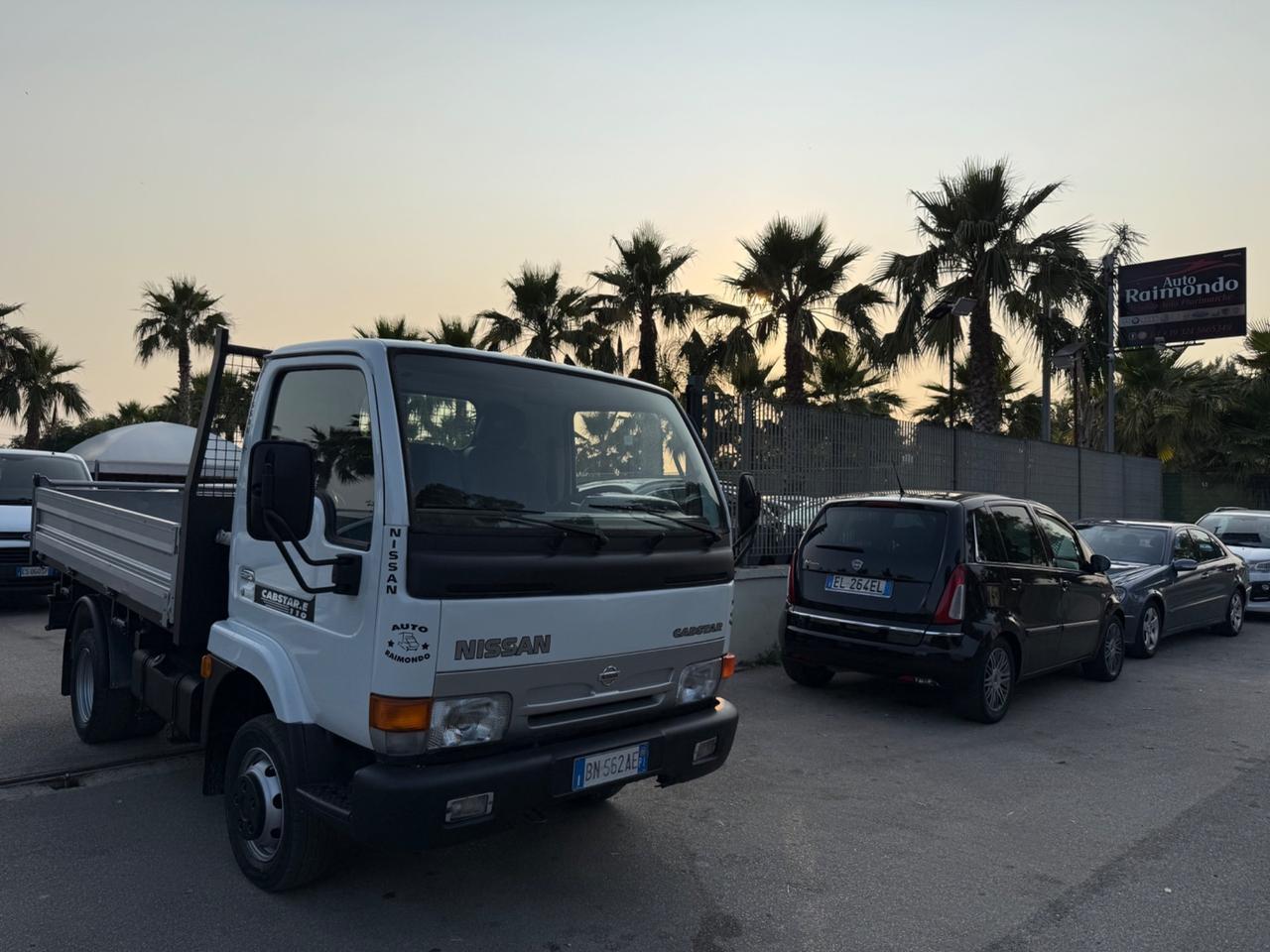 Nissan Cabstar 110 ribaltabile trilaterale