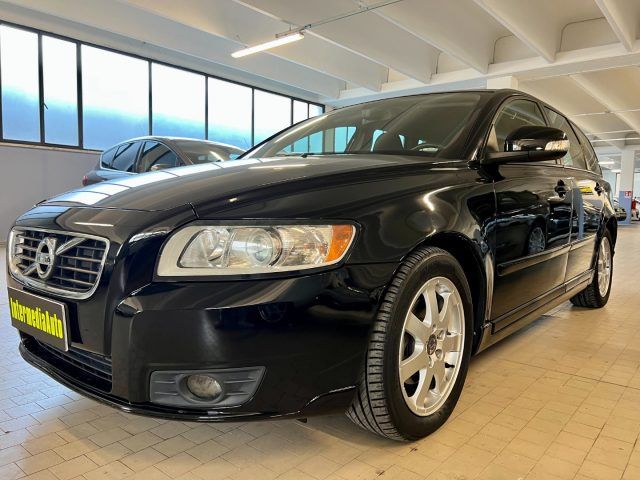 VOLVO V50 D2 R-design