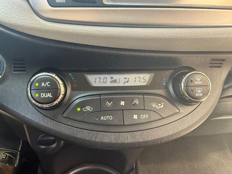Toyota Yaris 1.5 Hybrid 5 porte Lounge "NEOPATENTATI"