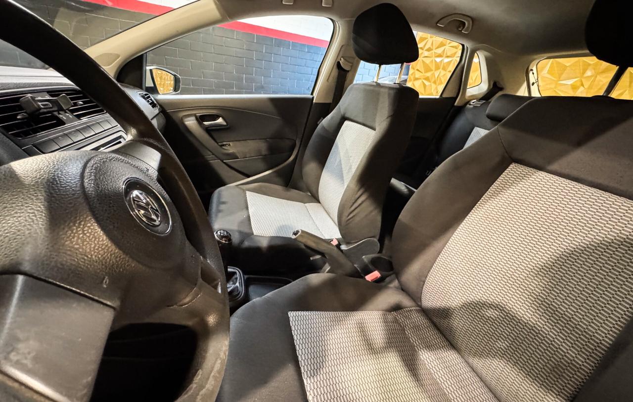 VOLKSWAGEN Polo 5 serie - 2013