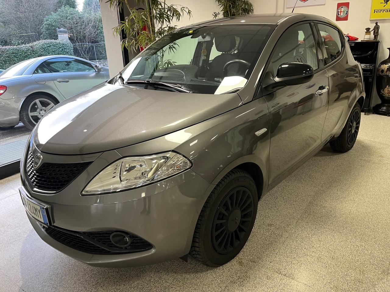 Lancia Ypsilon 1.2 69 CV 5 porte Black and Noir