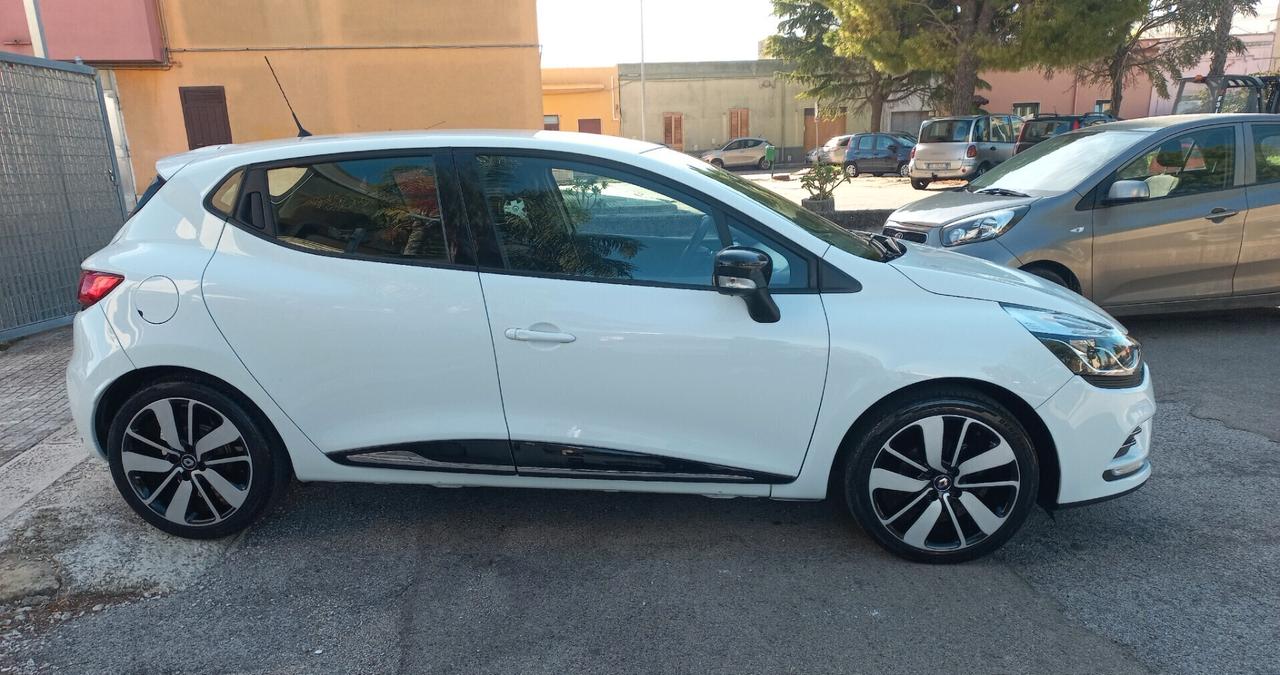 Renault Clio dCi 8V 75 CV 5 porte Moschino Intens