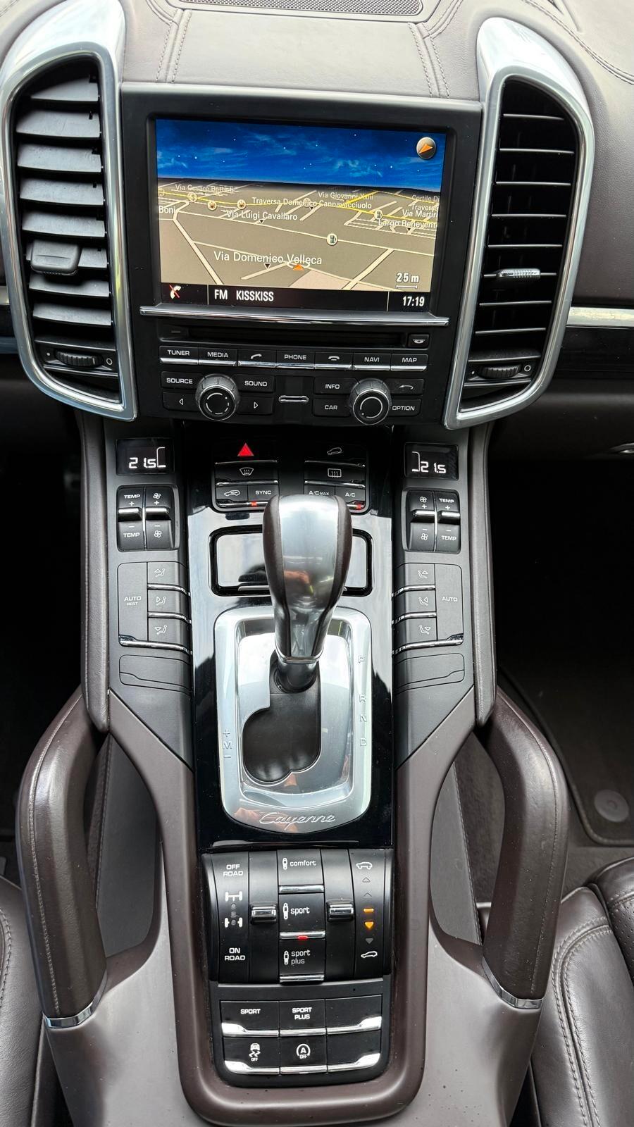 PORSCHE CAYENNE 3.0 DIESEL 2016 PLATINUM EDITION