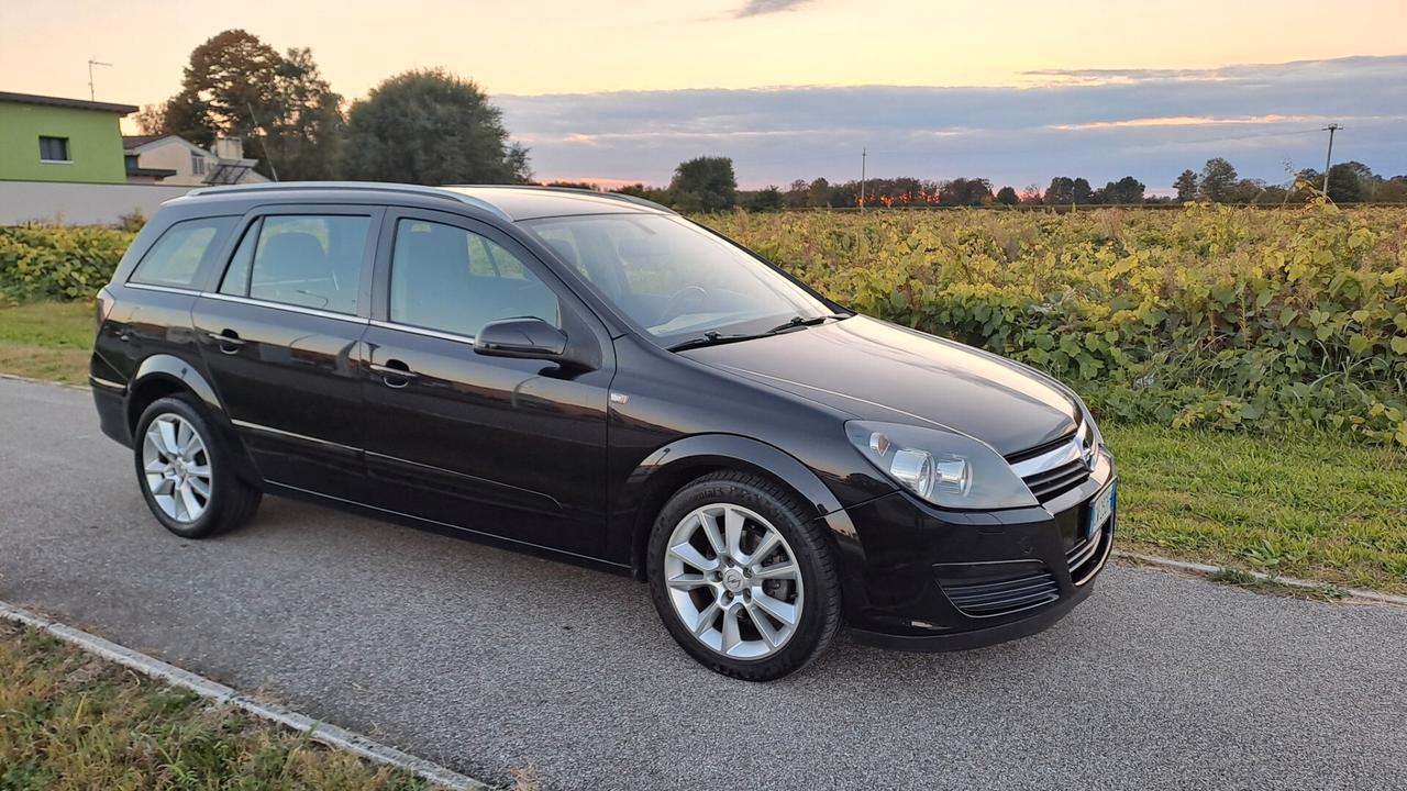 Opel Astra 1.7 CDTI POCHI KM TENUTA MOLTO BENE