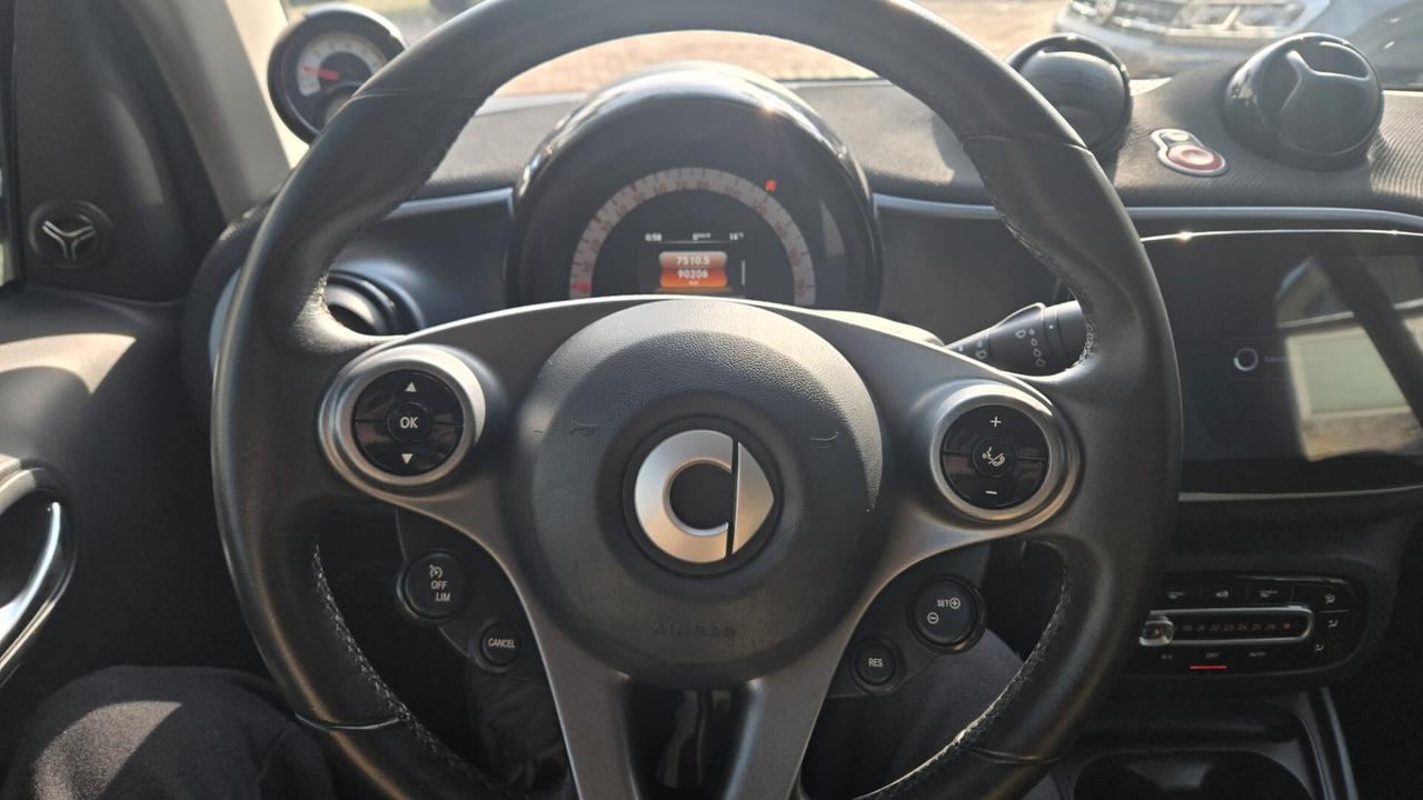 smart forTwo Cabrio 1.0 Passion 71cv twinamic my18 Lega App USB