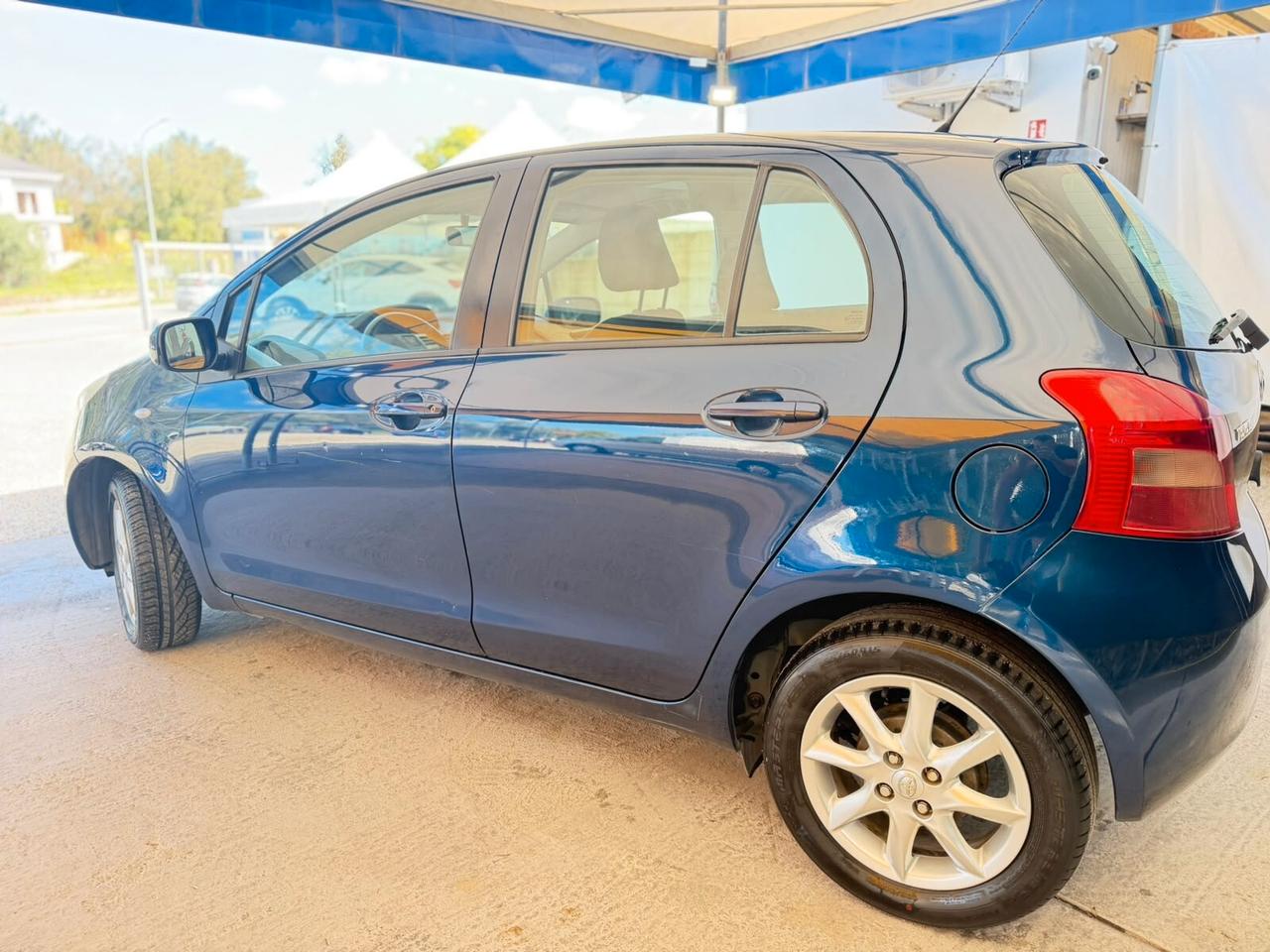 Toyota Yaris 1.0 5 porte