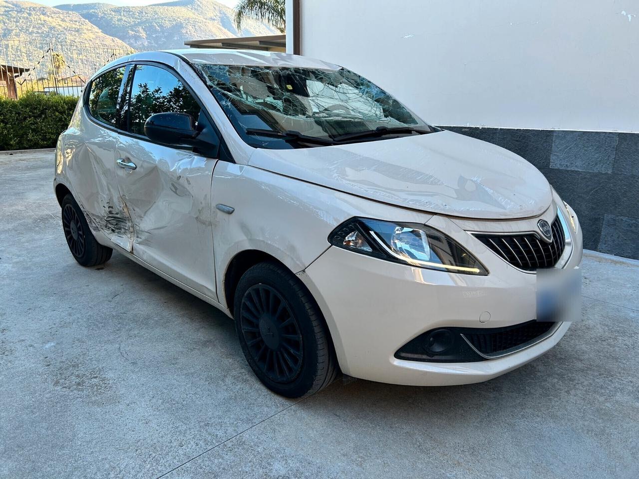 Lancia New Ypsilon 1.0 Hybrid - 2022 Incidentata